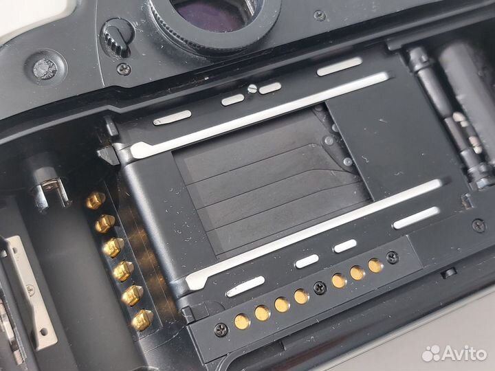 Nikon f 90 x с бат.ручкой MB-10