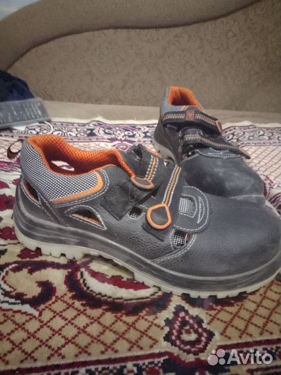 Кроссовки новы мужские для работы 42р