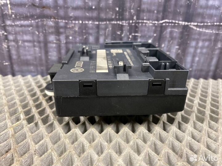 Блок управления дверьми передний левый Audi Q5 8R