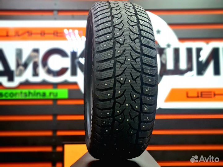 Royal Black Royal Stud II 235/55 R18