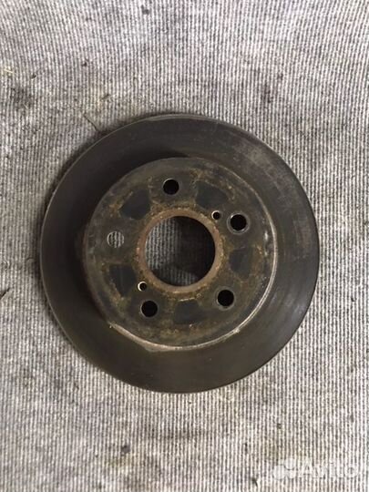 Тормозной диск задний левый Toyota Auris E150