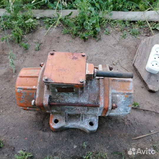 Вибрoдвигатель 380в