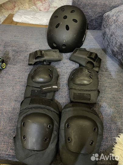 Шлем,наколенники,налокотники,перчатки