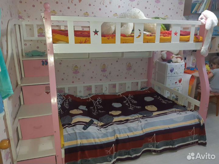 Двух этажная детская кровать