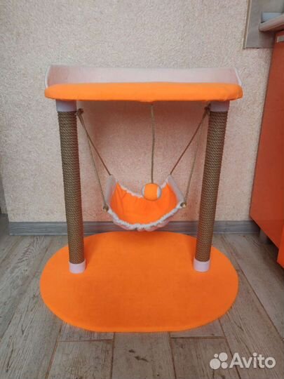 Лежанка для кошек с когтеточкой