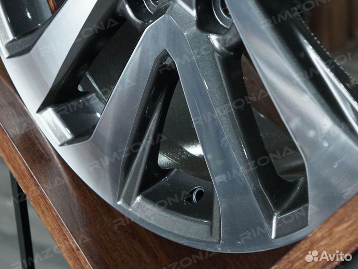 Литые диски TLC200 R20 на Toyota. Арт3274