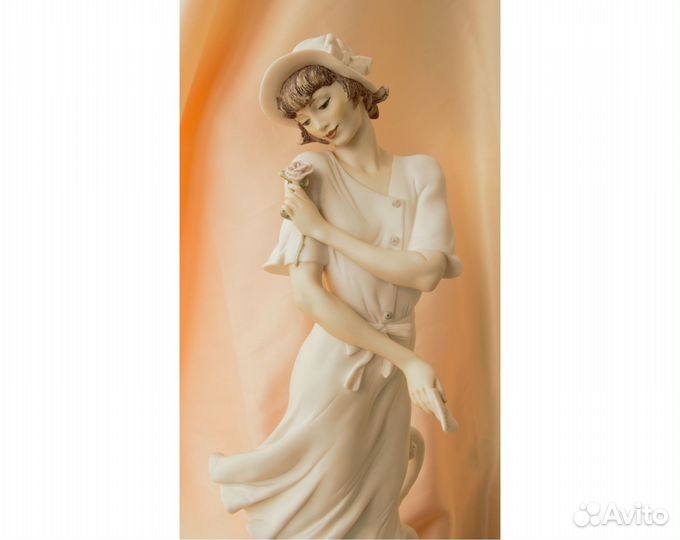 Большая статуэтка Armani 