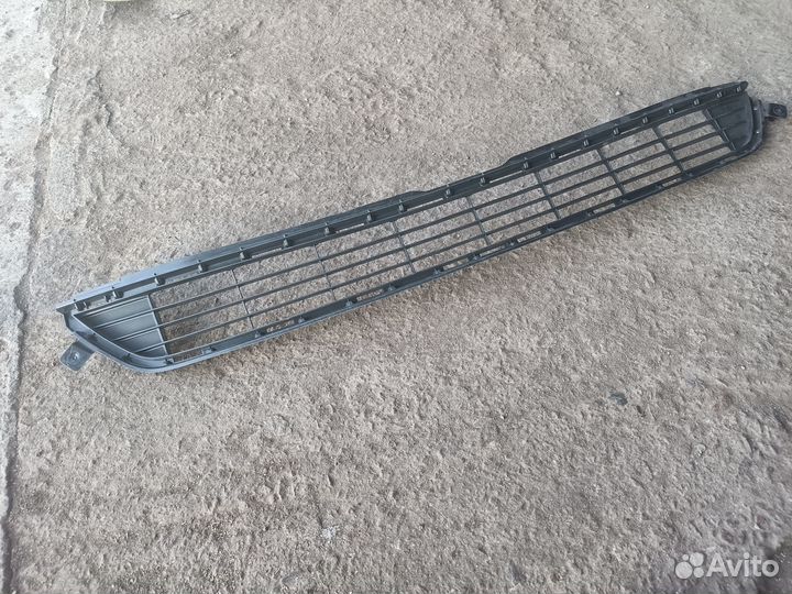 Решетка в бампер toyota RAV4 13-15 toyota 53112420