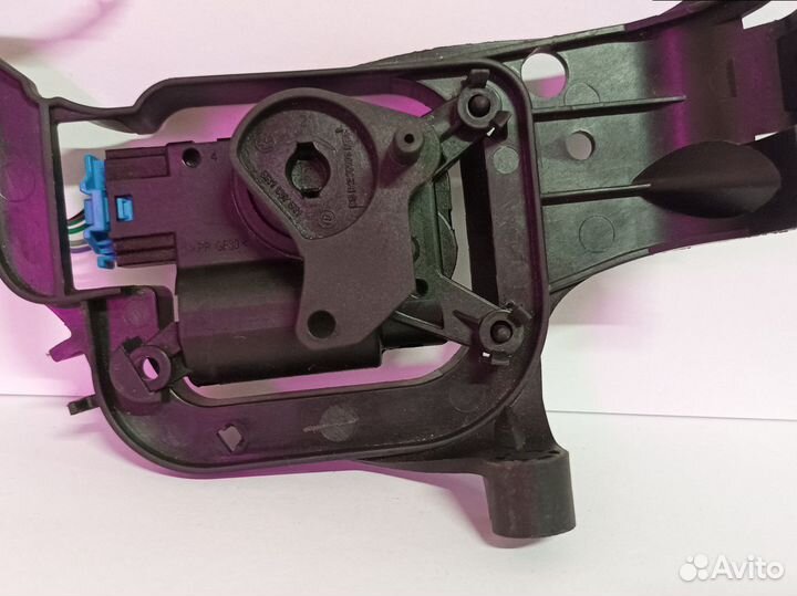 Кронштейн воздушной заслонки 6q1 819 379 c