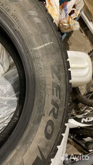 Pirelli Ice Zero 215/65 R17