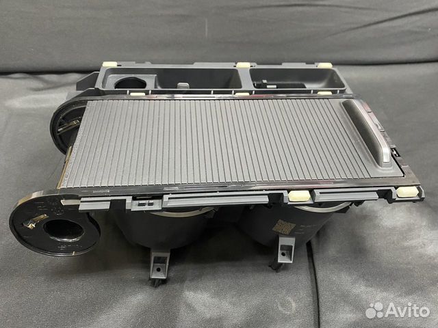 Подстаканник Passat B8 (с шторкой)