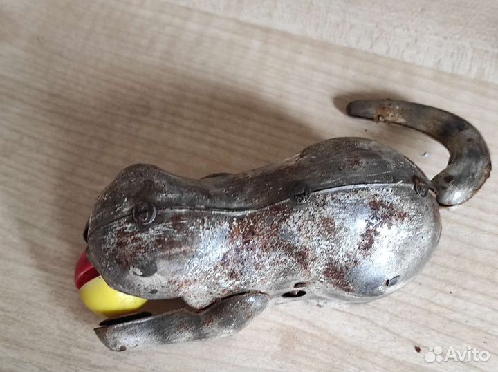 Антикварная игрушка кот с мячом