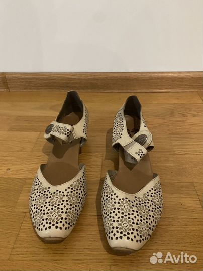 Босоножки женские