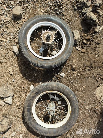 Запчасти и колеса на велосипед