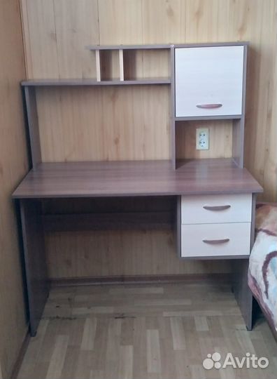 Письменный стол