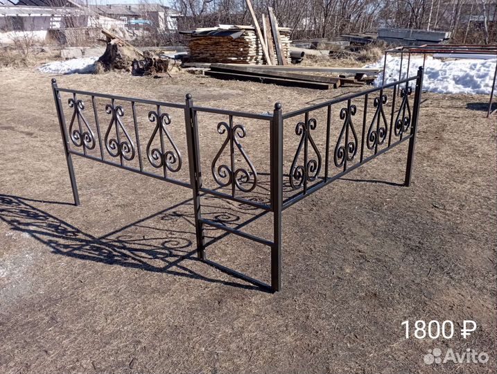 Оградки на кладбище