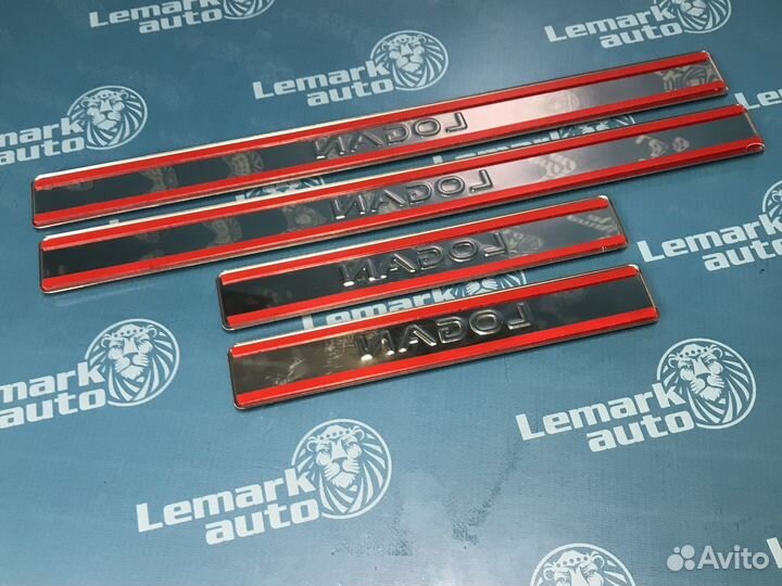 Накладки на пороги Renault Logan