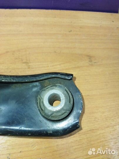 Рычаг подвески передний правый Renault Logan 2 L8