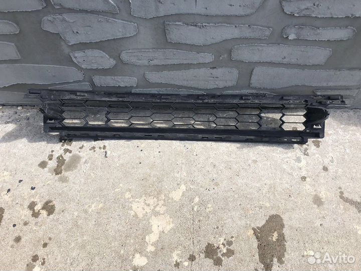 Решетка переднего бампера Skoda Karoq