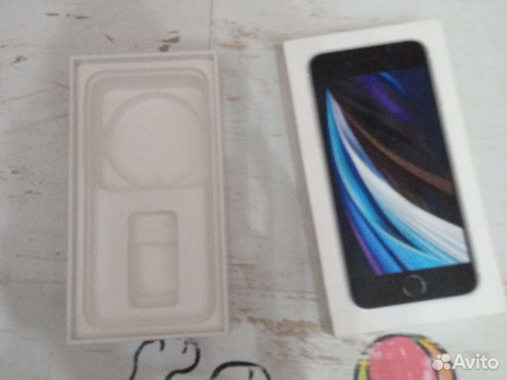 Коробка от iPhone se