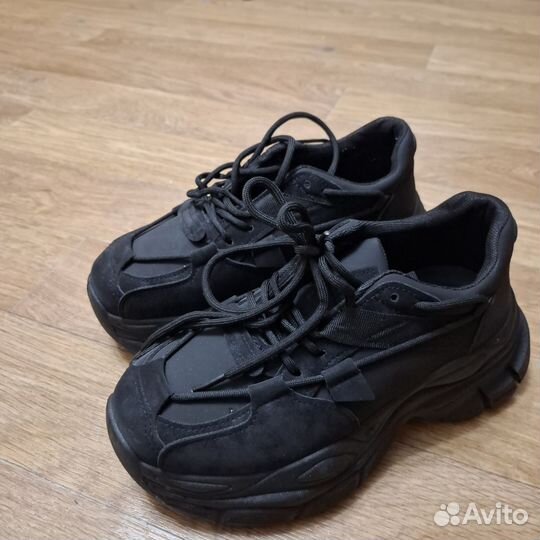 Кроссовки женские