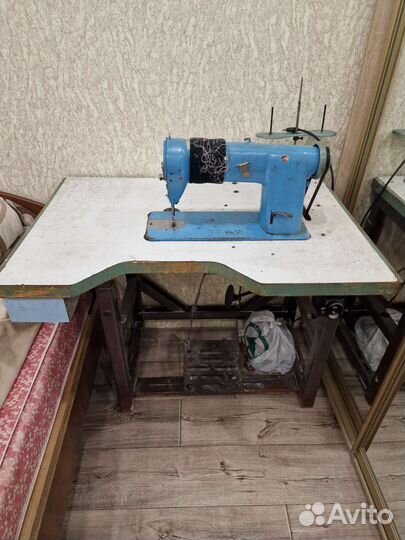 Промышленая швейная машинка