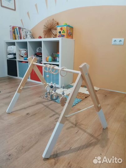 Развивающая стойка Монтессори для новорожденных