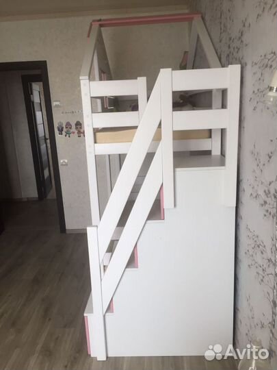 Детская кроватка-домик