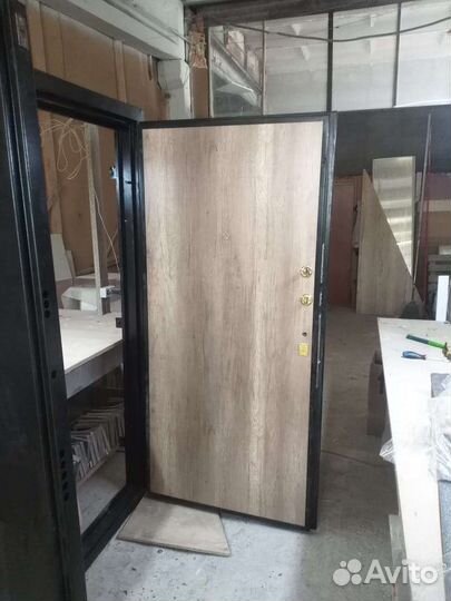 Дверь входная металлическая