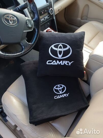 Автомобильный набор: подушка и плед