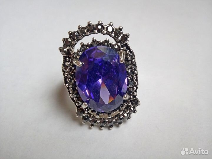 Серьги и перстень. Набор бижутерии