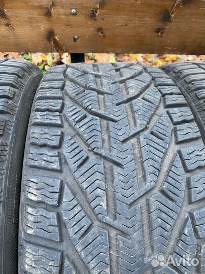 Tigar Winter 235/45 R18