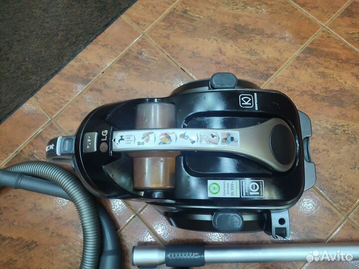 Пылесос LG Kompressor 1800W