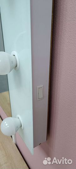 Гримерное зеркало с лампочками