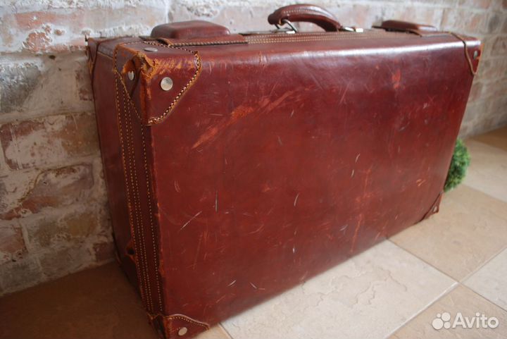 Винтажный старинный чемодан