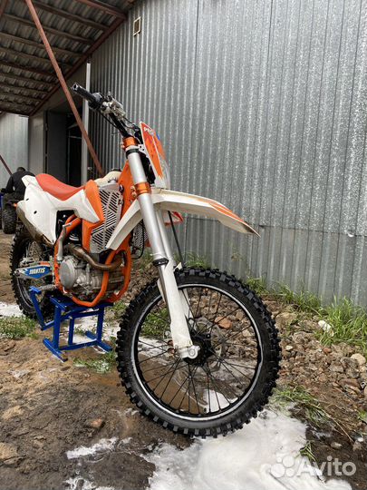 Мотоцмкл авантис прокарб 300