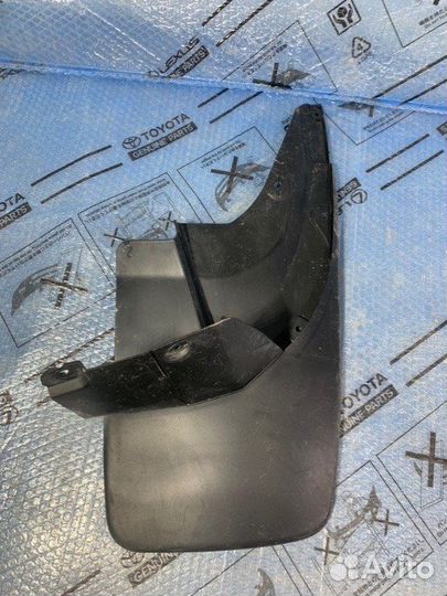 Брызговик задний правый Toyota Land Cruiser Prado