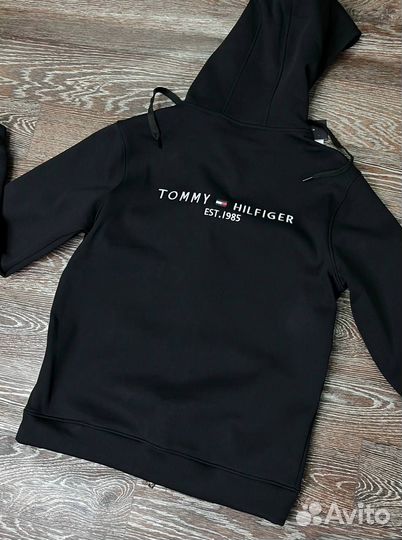 Теплый и комфортный костюм от Tommy Hilfiger