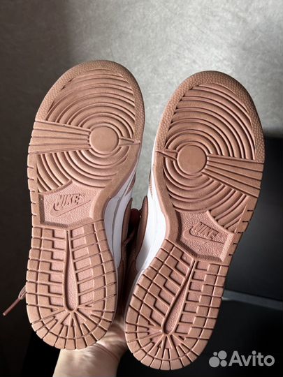 Женские кроссовки Nike Dunk Low