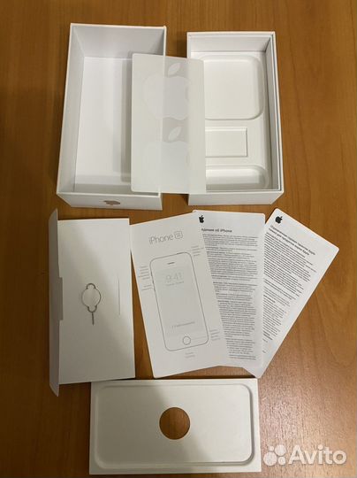 Коробки оригинал от iPhone 4S и SE