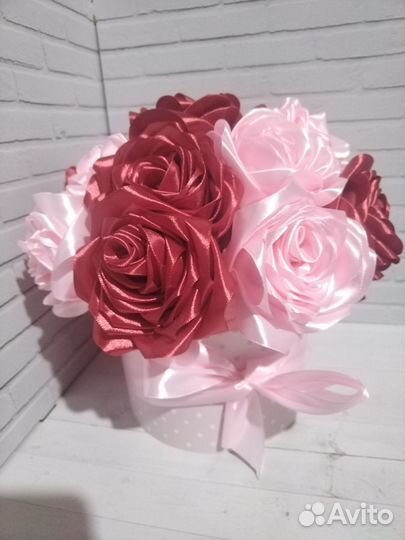 Розы из атласных лент
