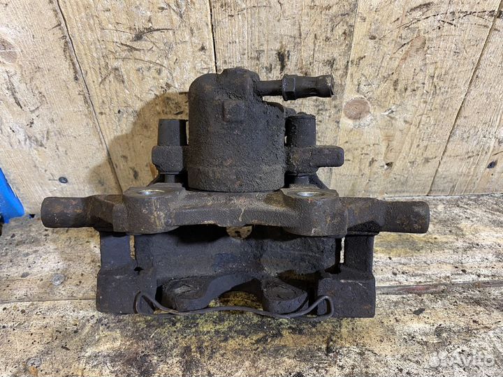 Суппорт передний правый VW Sharan, Galaxy