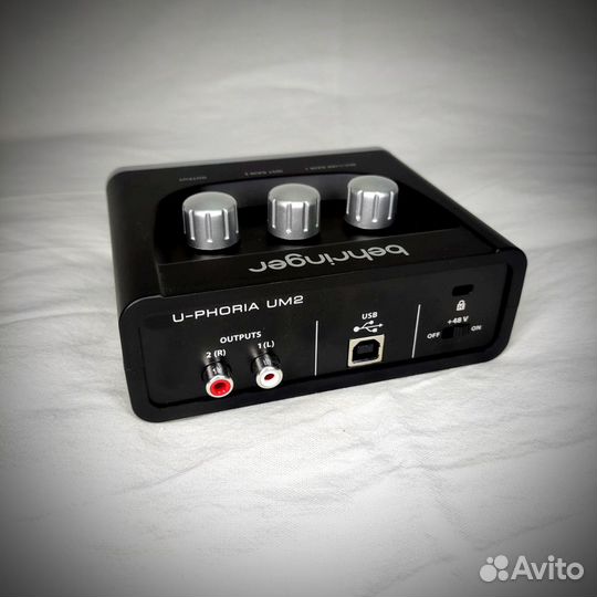 Звуковая карта behringer um2