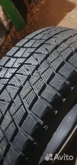 Bridgestone Blizzak DM-V1 235/65 R17 108R