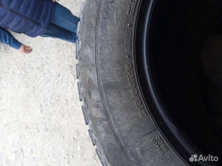 Bridgestone Blizzak DM-V1 215/65 R16