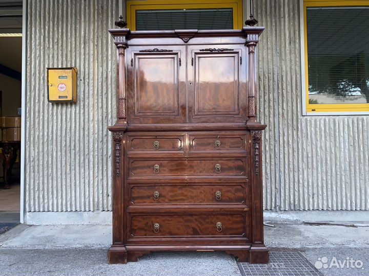 Шкаф английский