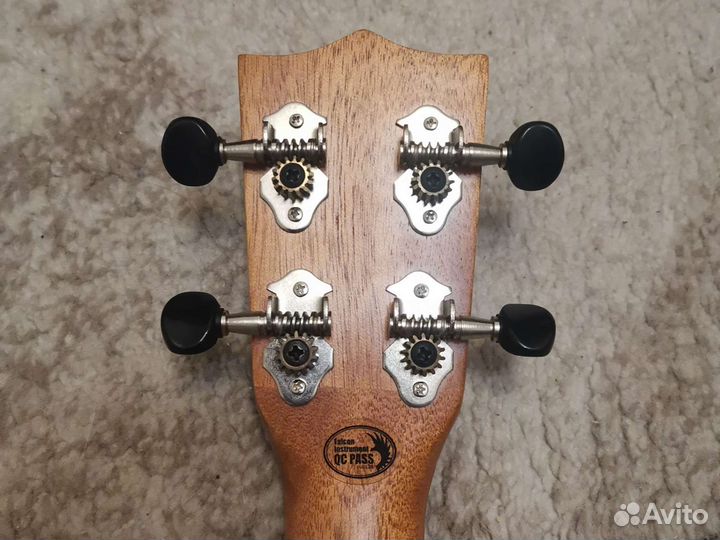Гитара укулеле