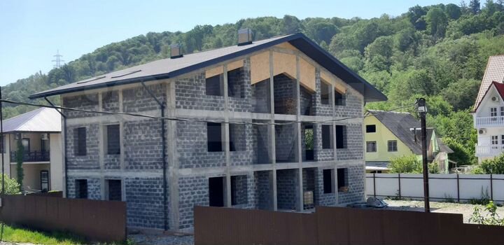 Дом 499 м² на участке 8,4 сот.