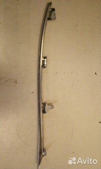 Молдинг решетки радиатора Toyota RAV4