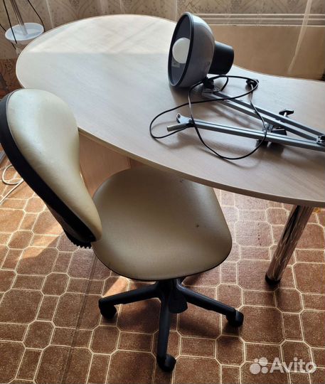 Столик маникюрный